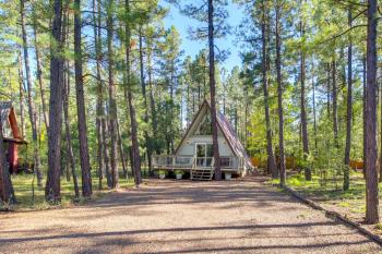 A-Frame Cabin with Deck and Grill in Pinetop!, Pinetop-Lakeside (zdjęcie 3)