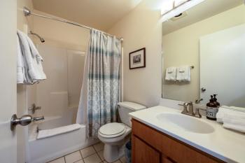 15 Lodge Condo with Hood River Bridge View, Hood River (photo 4)