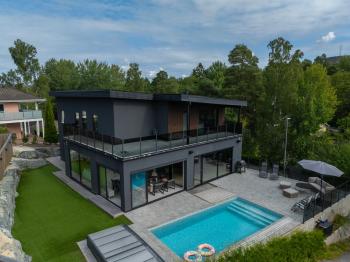 Exklusiv villa - Pool, bio & hyrbil, Stockholm (Foto 2)