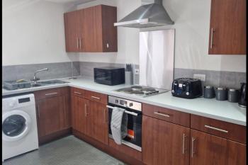 Apt - Sleeps 7 - Walking Distance to Attractions, Liverpool (photo 4)