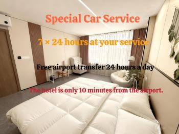 云巷酒店Shanghai Yunxiang Hotel provides 24-hour and 7-day airport pick-up and drop-off service round-the-clock butler service available at your request anytime elegant peaceful courtyard, we uphold the service tenet that guests are our top priorit, Shanghai (Foto 3)