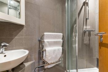 NEW! Fulham 1-bed Apartment with Patio, Londyn (zdjęcie 5)