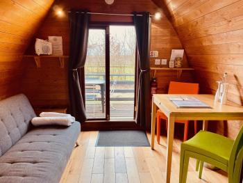 MegaPod 1 at Lee Wick Farm Cottages & Glamping, Clacton-on-Sea (foto 4)