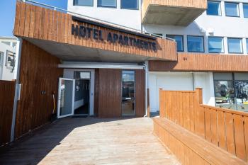 LL Properties - TB24 Elegant Escape w Hot-tub Access, Akureyri (photo 2)