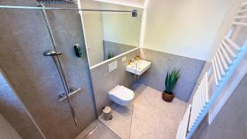 BeckHomes Munich- Large 210 sqm Central Apartment- 7 BR, 6Baths, 3 Kitchens, Up to 18 Guests, München (Foto 4)