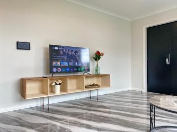 Castlebane New Home 350sqm, 7ACs, Large Deck, View, Auckland (Foto 4)