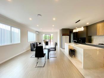 Castlebane New Home 350sqm, 7ACs, Large Deck, View, Auckland (Foto 5)