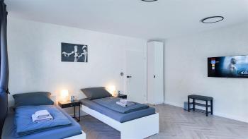 ALFA Stuttgart Doppelzimmer mit Teeküche und Terrasse Porsche Bosch l Gemeinschaftsbad WIFI SmartTV l Double room with kitchenette and terrace l shared bathroom BS21A5, Stoccarda (foto 3)