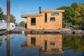 Uriges Tiny Hausboot mit Kamin im Winter auf der Dove Elbe, Hamburgo (foto 4)