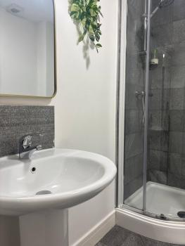 Stylish 2 Beds w/ Free Parking near Old Trafford, Manchester (foto 4)