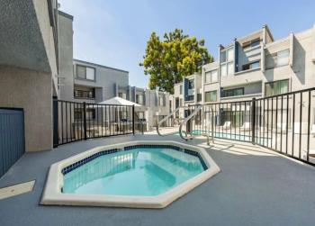 Elegant Hollywood Retreat - Spacious 2BR 2BA Condo with Resort-Style Amenities, Los Angeles (fotografie 3)