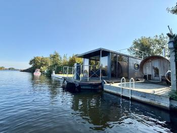 NEW - Little Asia - Stunning Boathouse on a lake Near Amsterdam with Sauna, Vinkeveen (photo 5)