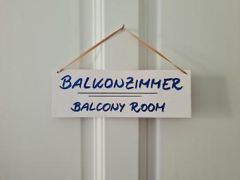 1A-LAGE, Blick - 2 großzügige Zimmer mit Balkon & Bad auf eigener Etage -- SUPER CENTRAL, view - 2 big rooms with balcony & bathroom, Berlin (zdjęcie 2)