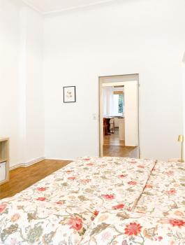 Sunny Renovated Ground-Floor Apartment in Neukölln, Berlin (photo 4)