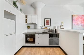 Sleek Waterfront Escape on Princess Wharf Artful 2BR Apartment, Auckland (foto 2)