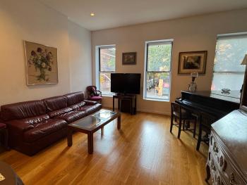Large and Luxurious in Strivers Row, New York (photo 4)