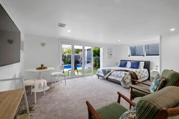 Amaroo - poolside studio near Pukekura Park, New Plymouth (photo 3)