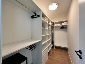 Labutia, self-checkin, parking, AC, Bratislava (fotografie 5)