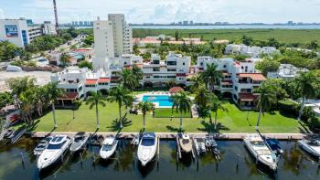 Beautiful Loft by the Lagoon, Cancún (photo 2)
