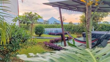 Arenal Nephelium Country Home, Refugio rural con piscina, jacuzzi y balcón con hermosas vistas al Volcán Arenal, en una finca privada, Fortuna (foto 3)
