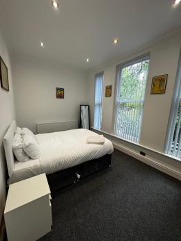 No 4 AT SANDRINGHAM - LARGE 2 BED NEAR SEFTON PARK, Liverpool (photo 2)