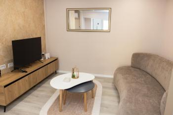 Luxury City Center Apartment - Free Parking, Tirana (foto 3)