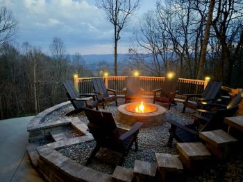 LUXE, Breathtaking Mountain Views, Hot Tub, Fire Pit, Fire Pit Table, Pool Table, 2 Living rooms, Universal EV Station, Hendersonville (foto 3)