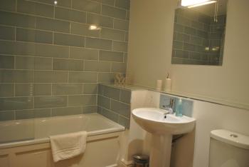 Lord Raglan House Apartments 2BR with Parking, Виндзор (фото 5)