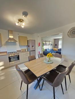 Entire Spacious 3-Bed Family Home, City Centre, Free Parking, Garden, Глазго (фото 4)