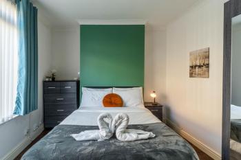 Furnished Rentals Direct DominionHouse cul-de-sac Home for 6 people in Anfield near LFC, Goodison Park, Free Street Parking, Suits Travellers, contractors and Family, Near Football action and 10 minutes drive to Liverpool City Centre, Liverpool (photo 3)