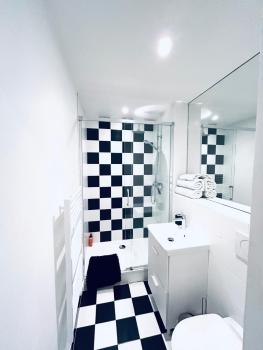 Spacieux STUDIO Happy home en dernier étage avec petit ascenseur et balcon À 5 minutes du vieux Nice et de la mer Attention aucune chambre séparée, Nice (fotografie 5)