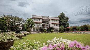 MiraNamin Nest CALACHUCHI - Cozy Room in Historic Home - Indoor Plunge Pool, Petite Desk, Garden View with Balcony, Self-Service Breakfast, Guest Kitchen, Rooftop, Pet-Friendly, Manila (Foto 5)