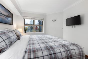 1BR in Lake Placid Lodge, Steps to Creekside Gondola, Shared Pool and Hot Tub, Lounge Access, Уистлер (фото 2)