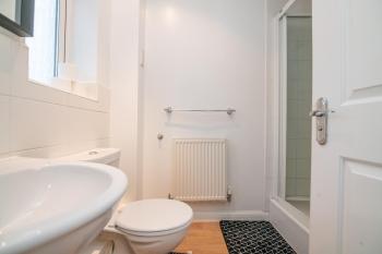 5 bed house with free secure parking in pleasant quiet location, Wolverhampton (foto 4)