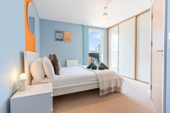 Modern 2-Bed Apartment - Mailbox, BHX Station, Bullring - Free Parking & Central Location, Birmingham (photo 2)