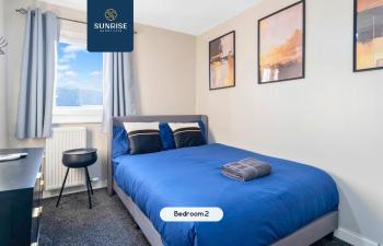 LAW 1 - is 4 Rooms with Tv's, 5 Beds, 2 Bathrooms, Private Parking, Fully Equipped by SUNRISE LONG LETS and SERVICED ACCOMMODATION DUNDEE, Dundee (fotografie 4)