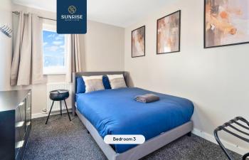 LAW 1 - is 4 Rooms with Tv's, 5 Beds, 2 Bathrooms, Private Parking, Fully Equipped by SUNRISE LONG LETS and SERVICED ACCOMMODATION DUNDEE, Dundee (fotografie 5)