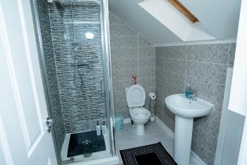 1 minute walk to Liverpool Stadium Free Private Parking, Anfield Liverpool Entire House, Liverpool (photo 3)
