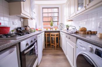 Luxury 2 Bed Apartment in the Heart of Mayfair Your Stylish London Retreat 4th floor no lift, Londýn (fotografie 5)