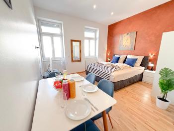 2 Bedroom Apartments, near Belvedere, Equipped Kitchen, no Elevator 4th Floor, Viena (foto 2)
