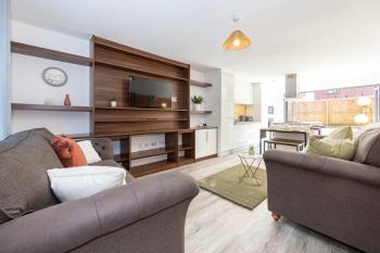 Rest&Recharge at Brookdale House (5 Bedrooms, 15mins to City Centre, Free Parking), Manchester (photo 3)