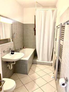 Large Flat, Downtown Center next to Zurich HB Main Station Muller - Self Checkin, Цюрих (фото 5)