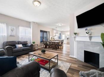 Large Remodeled 4 Bedroom Only 7 Minutes to Downtown, Cleveland (foto 2)