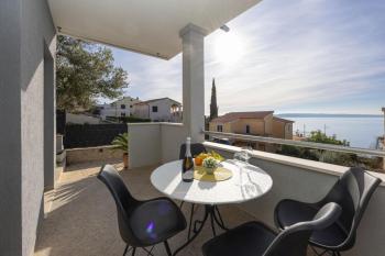 Apartment in Okrug Gornji with sea view, air conditioning, WiFi, washing machine 5049-1, Trogir (photo 2)