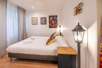 Hollywood 9 People - KHbnb center, Strasbourg (photo 2)