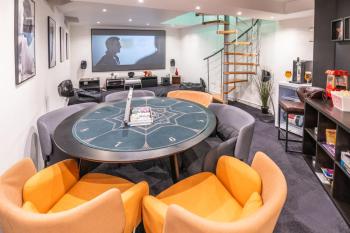 Hollywood 9 People - KHbnb center, Strasbourg (photo 5)