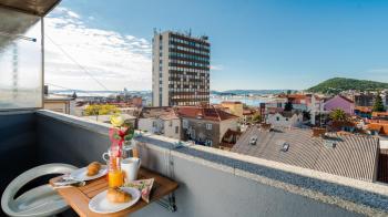 Apartment Kokolo with sea view, Split (photo 5)