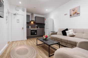 TopFloor Apt LikeHome Long-Term Free Parking, Liverpool (photo 4)