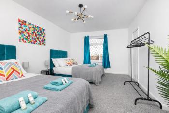 Temple by Alt-Stay Contractor Accommodation - 4 Bed Contractor Home With Parking, Wi-Fi & Full Kitchen - Ideal For Long stays, Leeds (foto 3)