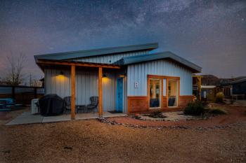 Timber & Tin B 1Bed 1Bath w Pool & Rooftop Deck, Kanab (Foto 2)